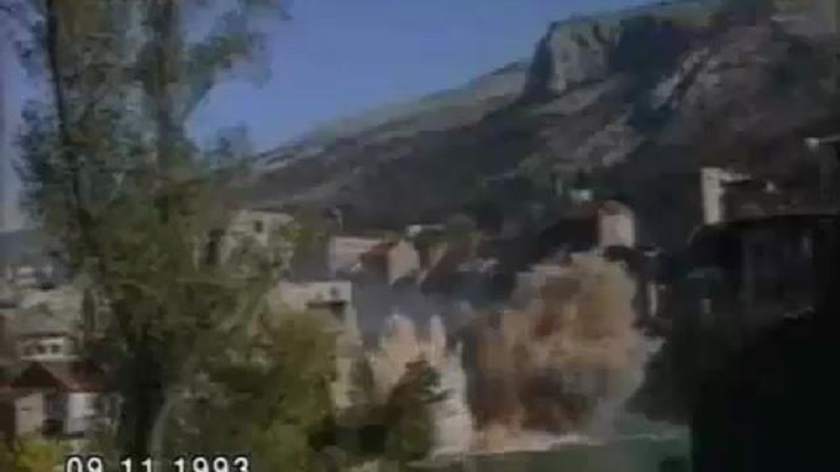 Lais Puzzle - Skyline von Mostar mit der Mostar-Brücke, Häusern und Minaretten, bei Sonnenuntergang in Bosnien und Herzegowina 1.000 Teile