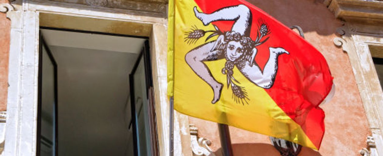 L'Iran E La Grecia Le Bandiere Iraniane E Greche Colori Ufficiali Proporzione Corretta Vettore Illustrazione Di Image144357641
