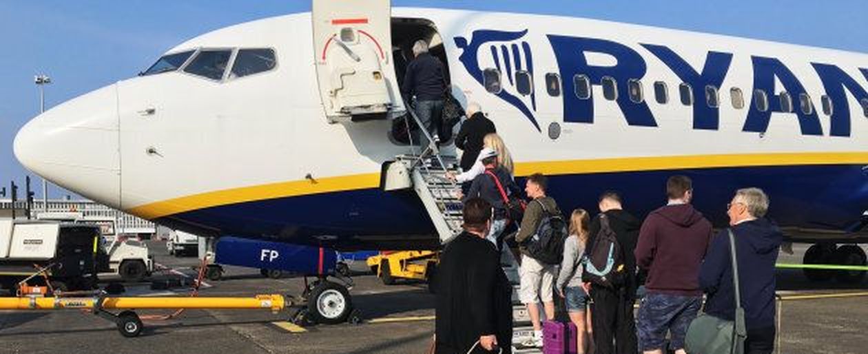 Addio bagaglio a mano gratuito sui voli Ryanair: le novità introdotte dalla  compagnia - HuffPost Italia