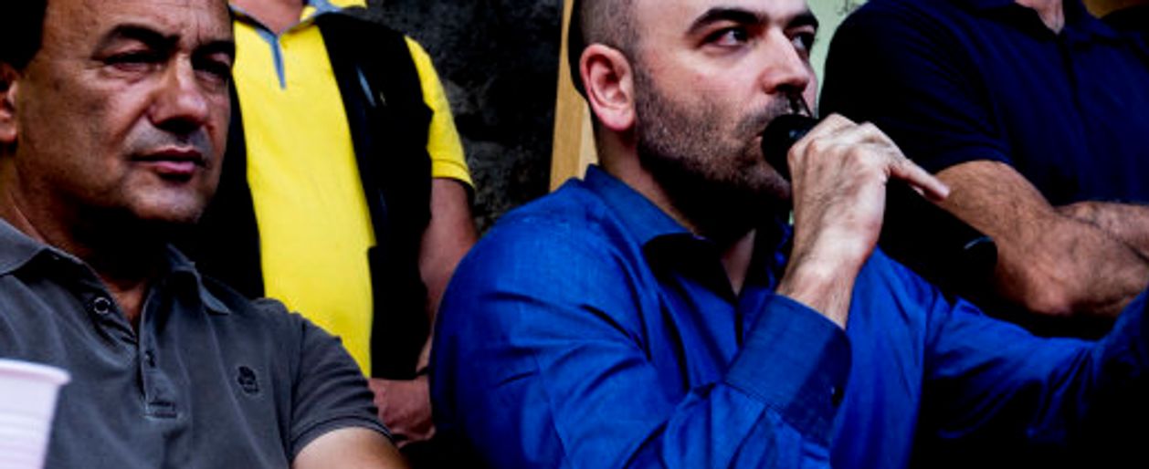 Lucano costretto a lasciare Riace. Saviano cita Dante: "Vieni dietro a
