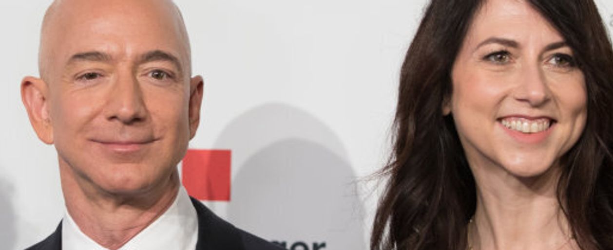 Il proprietario di Amazon Jeff Bezos annuncia il divorzio dalla moglie