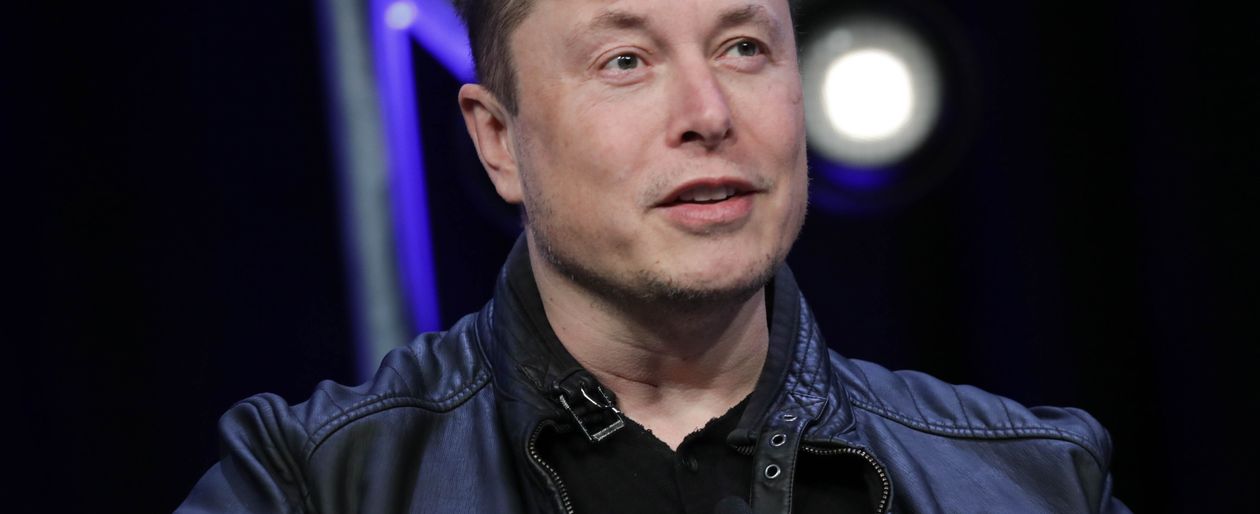 Elon Musk cambia il nome del figlio X Æ A12 (ma non va tanto meglio