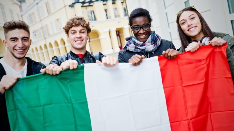 Dai, chi è che non conosce gli usi e i costumi italiani dagli antichi