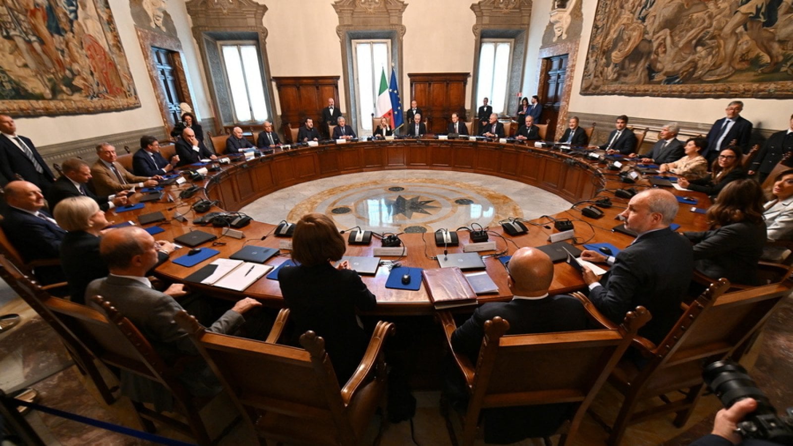 riguarda le decisioni amministrative del governo