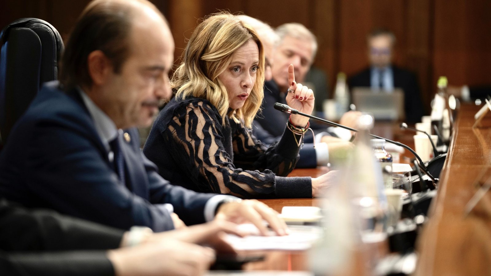 Fitch conferma i giudizi italiani e avverte di “notevoli pressioni politiche”