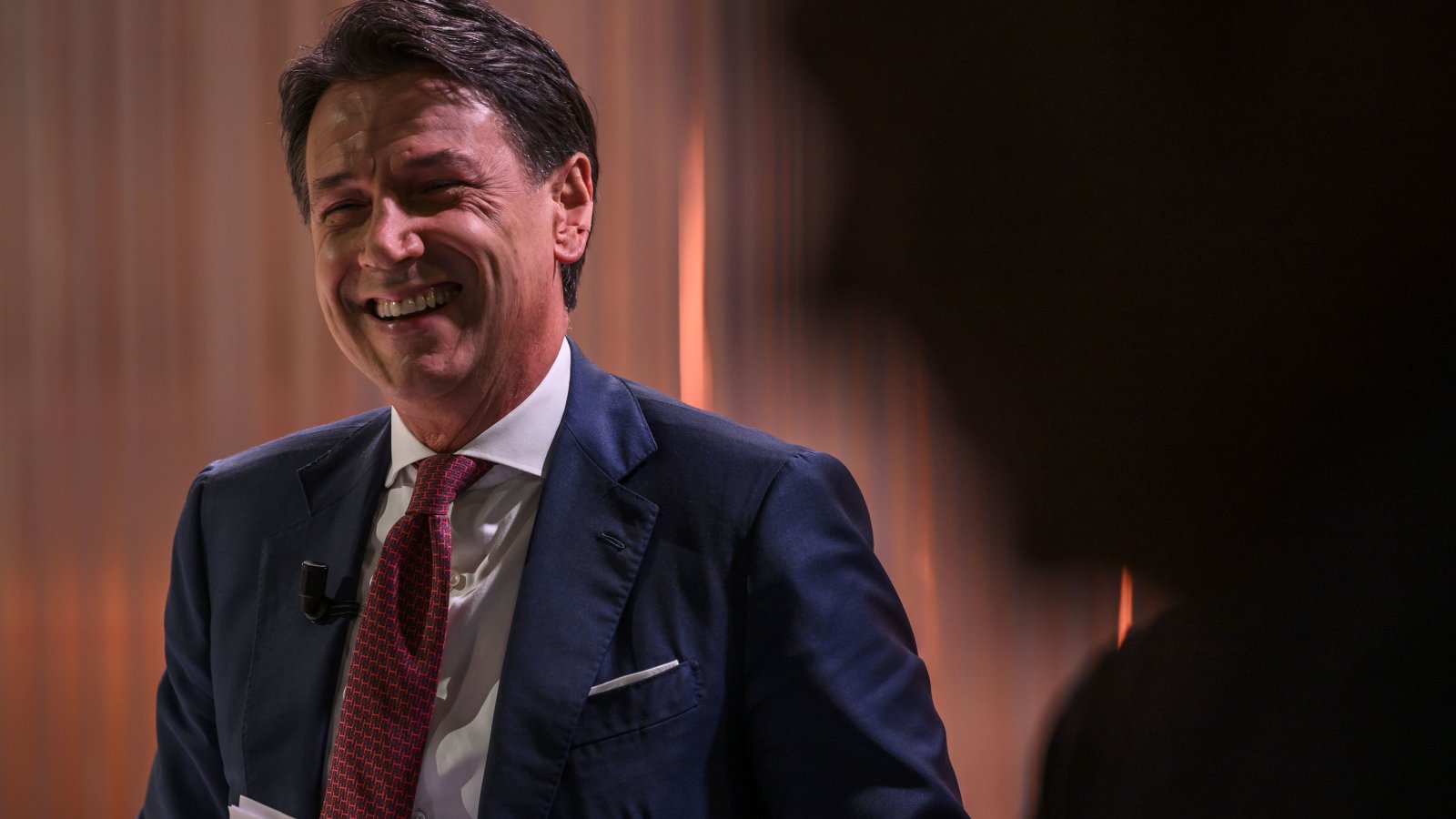 Turbominchia.  Fosse per Conte l’Italia anengherebbe a Suez
