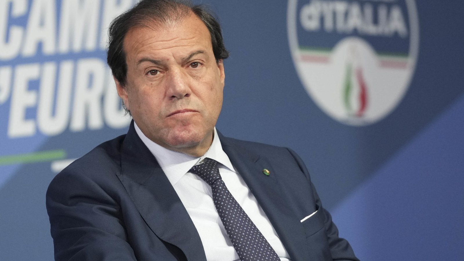 l atto con cui si sostituisce