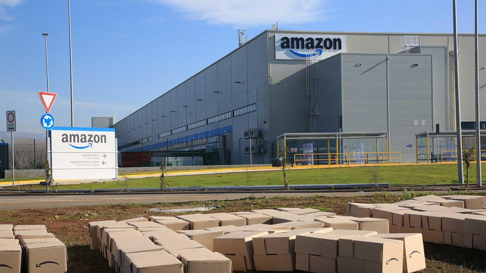 Assunti da altri, agli ordini dell'algoritmo Amazon. Così il colosso ...