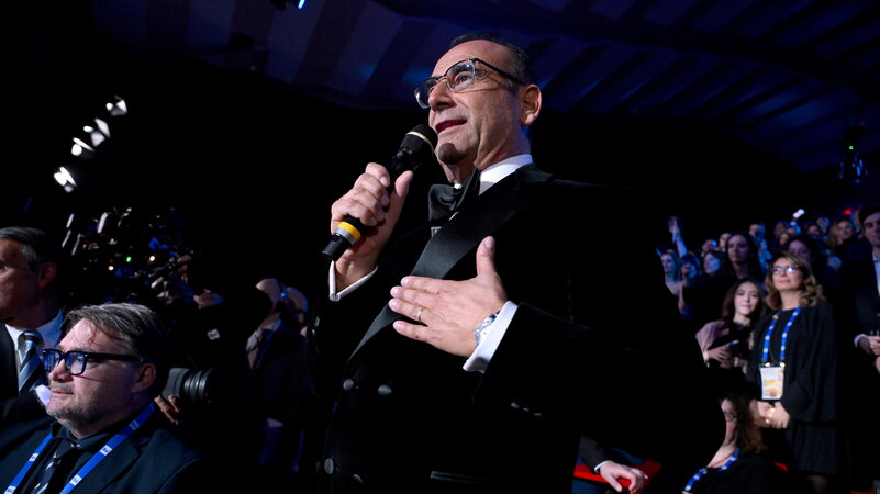 Bravo Carlo Conti ad abolire monologhi e affini: alimentavano solo polemiche scadenti
