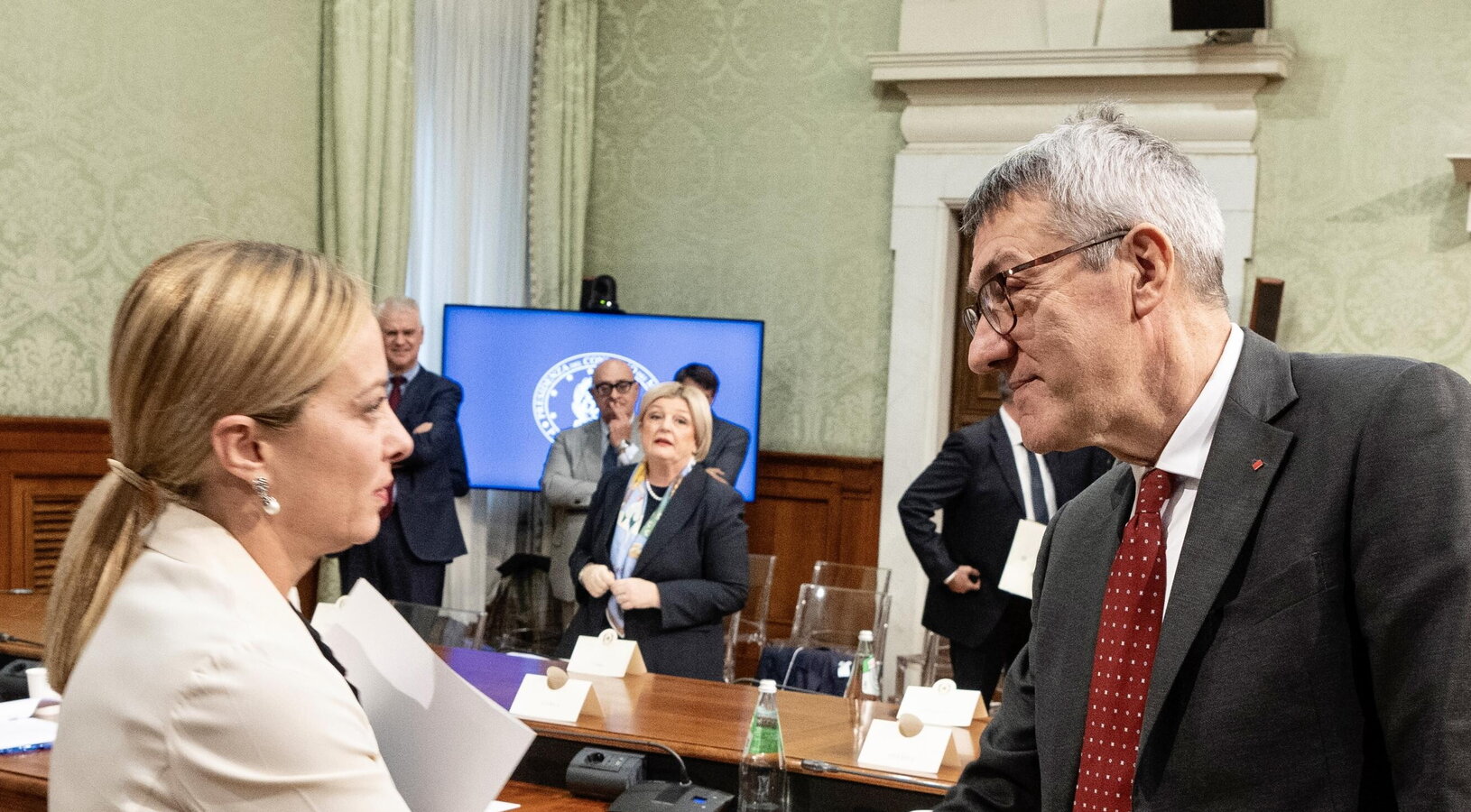 Il rubabandiera della patrimoniale. Se ne parla sempre, non arriva mai - HuffPost Italia