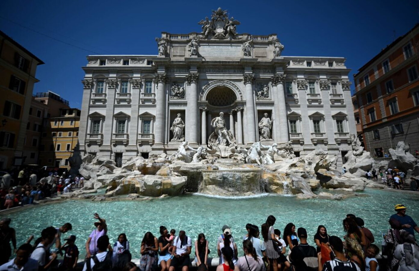 "La Fontana di Trevi diventa a pagamento: per vederla bisognerà pagare ...