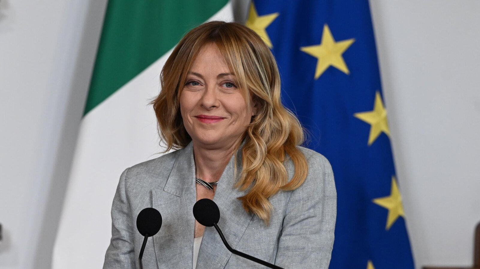 Un'altra Meloni. La premier rinuncia a essere divisiva e si ispira a ...