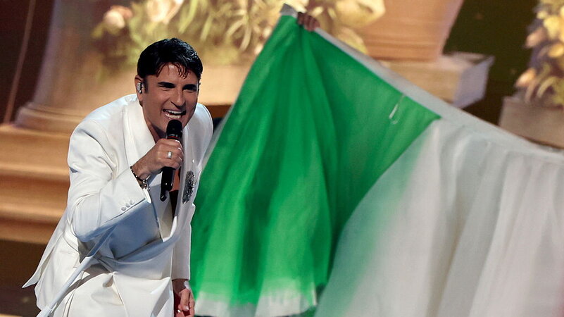 Sal Da Vinci: "La canzone alta è quella che emoziona"