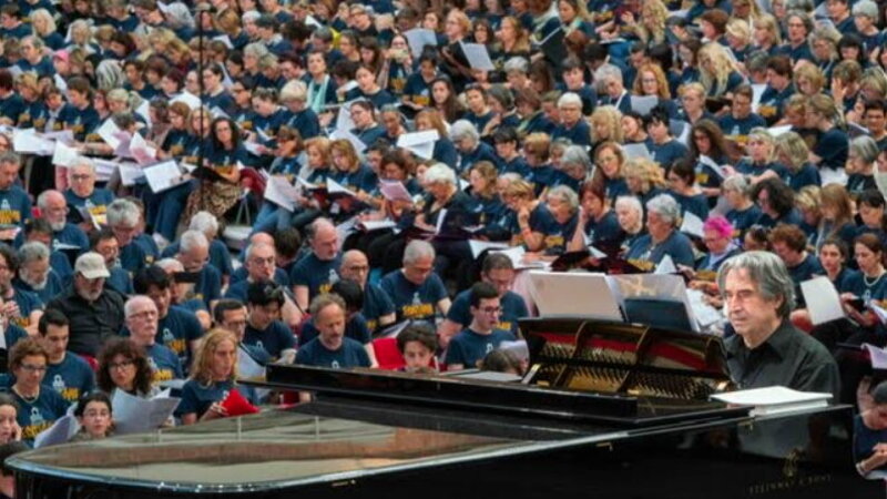 Riccardo Muti dirige un concerto a Ravenna