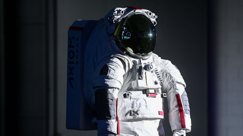 Prada realizza le tute per gli astronauti della missione NASA