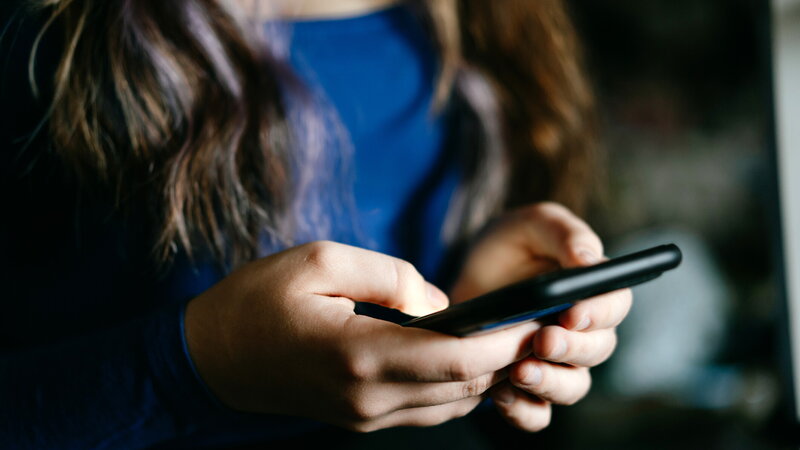 Stop ai social nel Regno Unito sotto i 16 anni, l'Italia che aspetta?