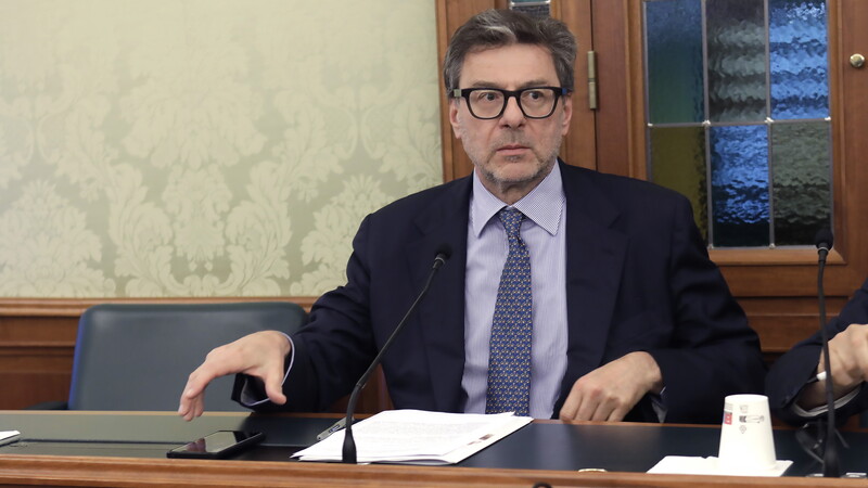 Governo valuta golden power su offerta Intesa per Mps