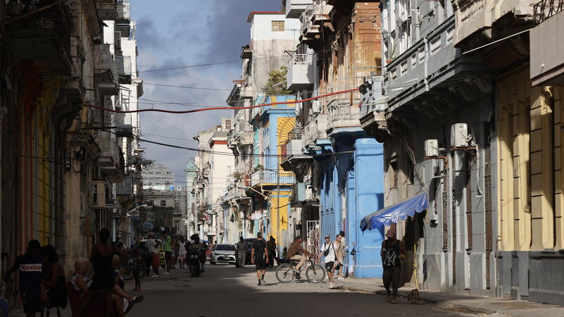Cuba avvia riforme per l'apertura al mercato