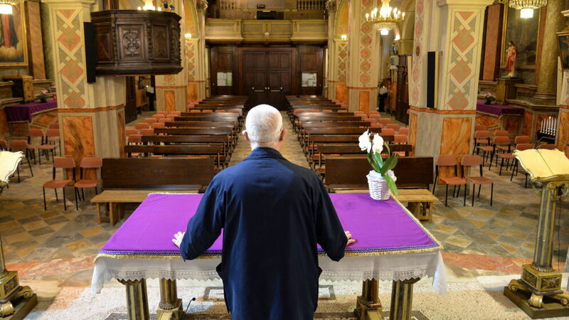 Le chiese vuote e le moschee piene