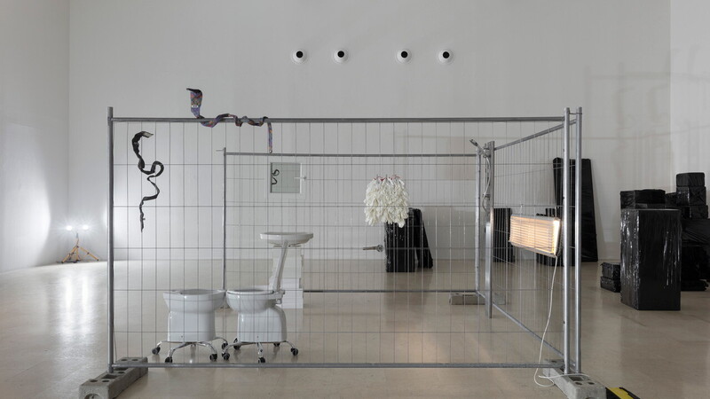 Trilocale (con servizi): la mostra di Davide Stucchi alla Triennale di Milano