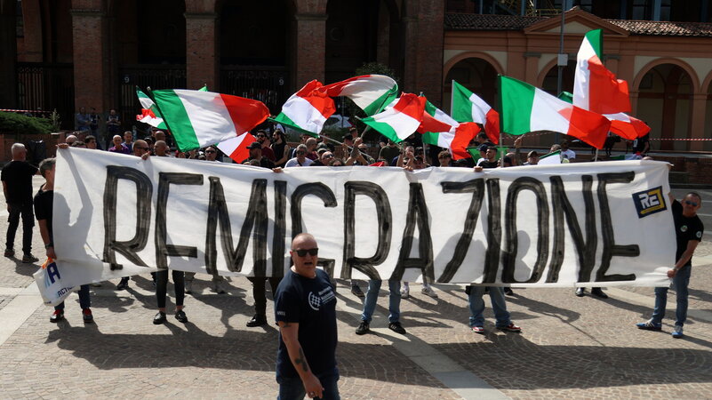Raccolte 150mila firme per la proposta di legge sulla remigrazione