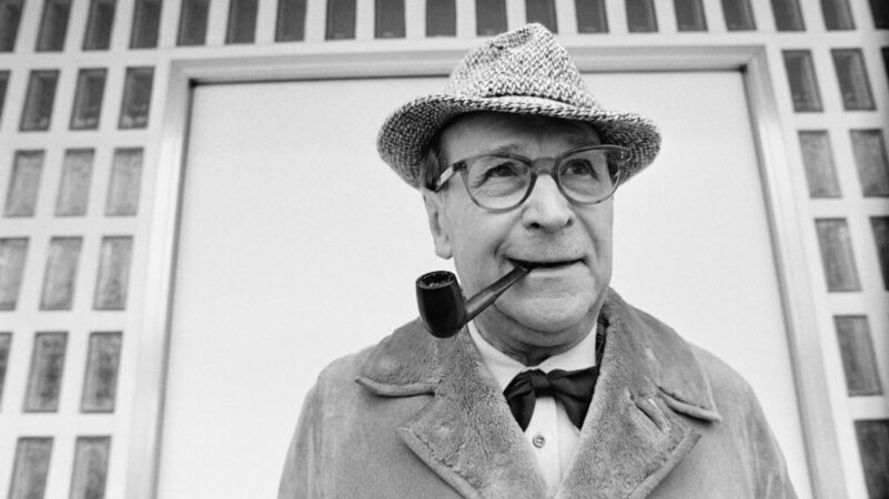 Simenon, l’uomo in fuga che inventò Maigret per imparare a restare