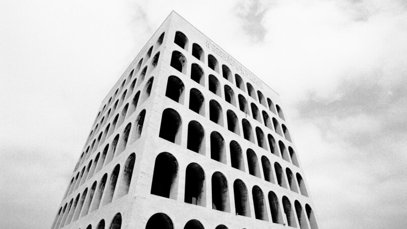 Becera e immensa. Perché l’arte di regime è sempre importante