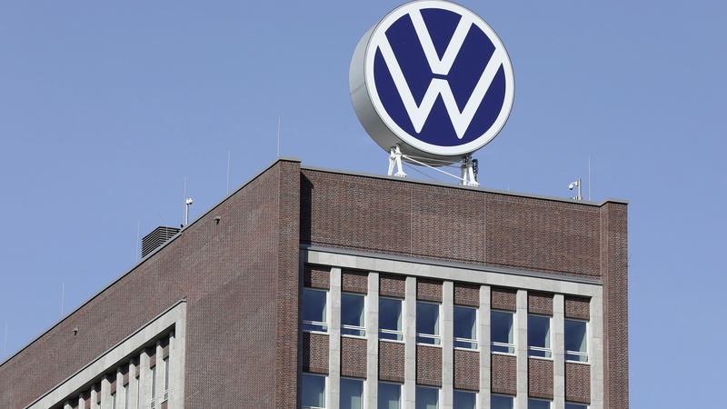 Volkswagen: l'Ad Blume critica le chiusure di stabilimenti