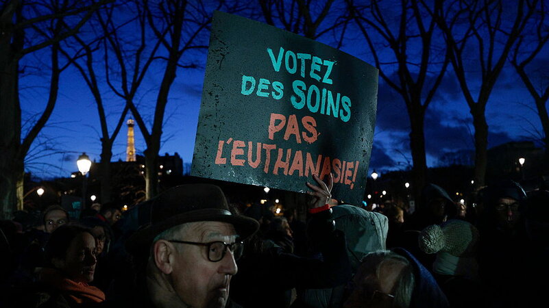 Approvata l'eutanasia in Francia