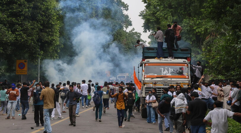 Proteste a Nuova Delhi contro le irregolarità agli esami