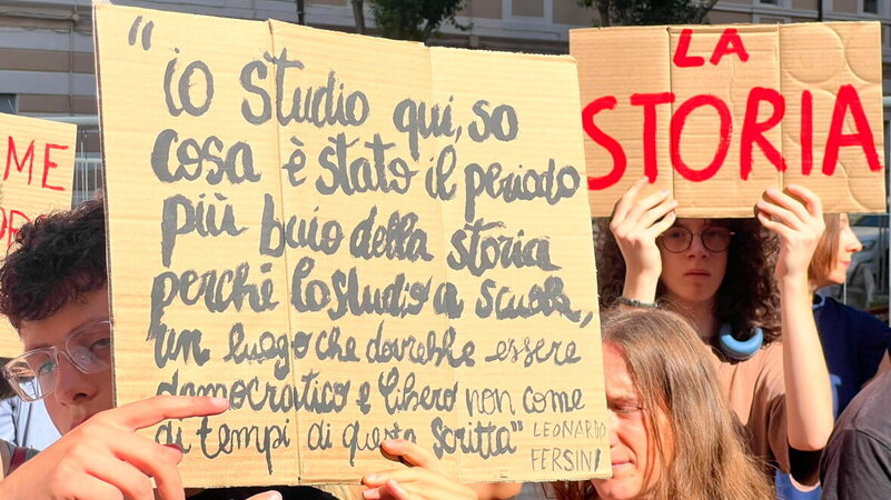 Scritta fascista su un liceo di Viterbo, il caso al ministero