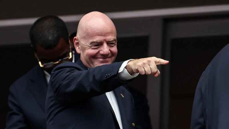 LA FIFA DI INFANTINOMarcia indietro sui Mondiali ai privati. Ma l'Uefa lo scarica