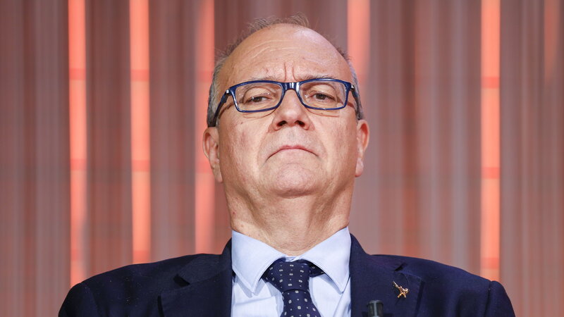Valditara annuncia circolare per tetto agli stranieri in classe