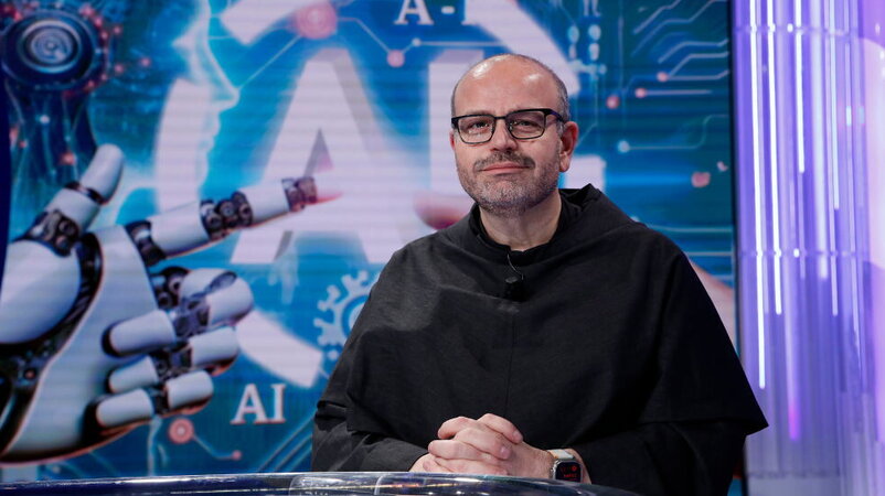 Paolo Benanti: “La narrazione pseudo-religiosa e apocalittica dell'AI serve a sottrarsi alle regole"