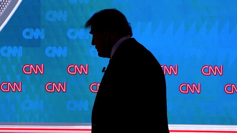 Giudice ordina a Trump di riammettere i media banditi