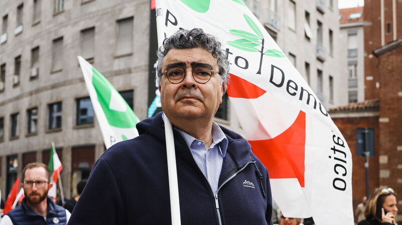 Emanuele Fiano valuta l'addio al Partito Democratico