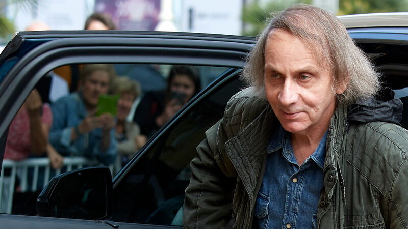 Michel Houellebecq, il poeta che nessuno dovrebbe leggere soltanto come romanziere