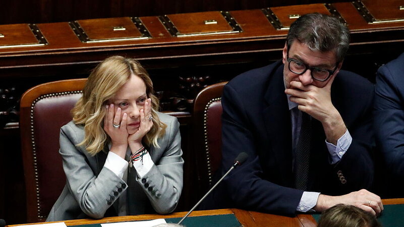 Modalità ansia. Solo la manina dell'Ue può aggiustare i conti del governo attento ai conti