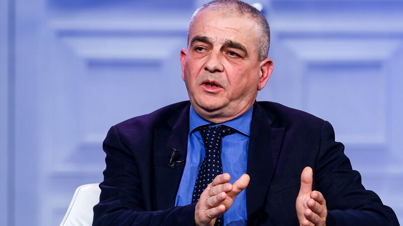 Giovanbattista Fazzolari: Vannacci è come Conte, un Barbapapà. Non ci alleiamo con lui