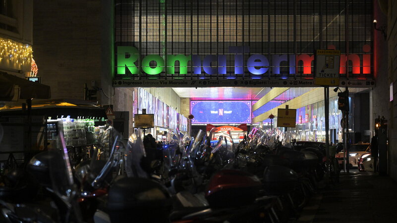 Spostare il degrado un po' più in là. La zona rossa del governo alla Stazione Termini
