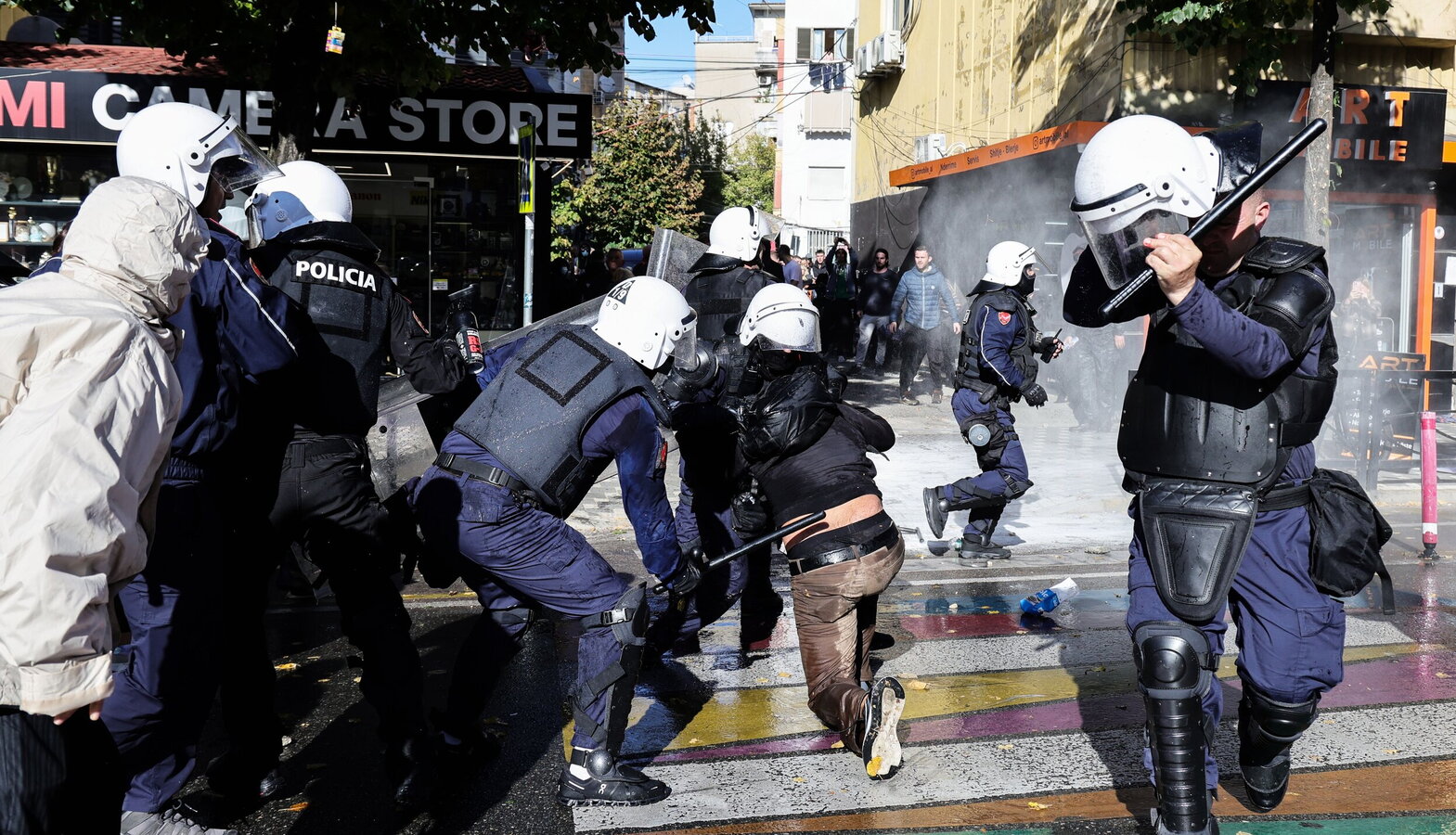 Edi Rama non si dimette. Accusa l'opposizione di manovrare le proteste ...