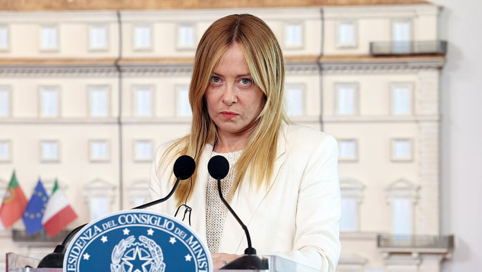 Meloni blocca gli aumenti ai magistrati: niente firma al decreto da un miliardo di euro