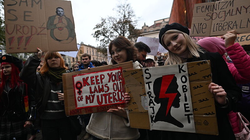 Proteste in Polonia contro il governo per il mancato intervento sul diritto all'aborto