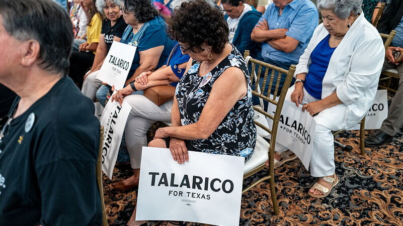 Gli elettori ispanici in Texas e Los Angeles si allontanano da Trump