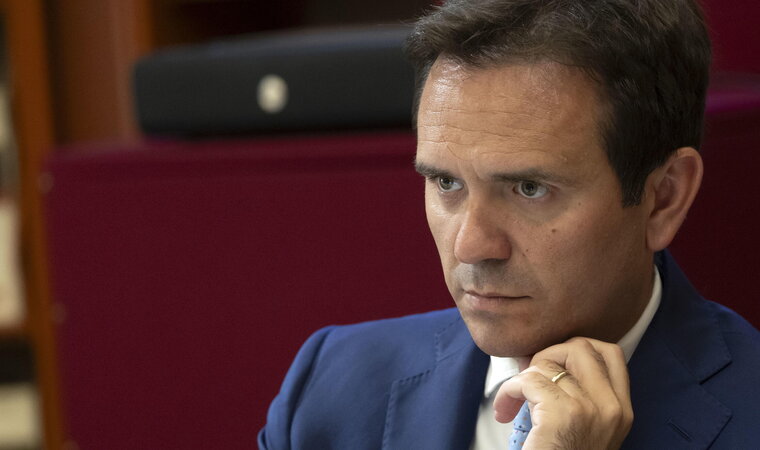 Via libera della Camera al reintegro dei medici no vax