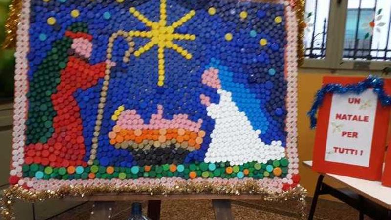 Un presepe artistico con i tappi delle bottiglie - Gazzetta di Mantova