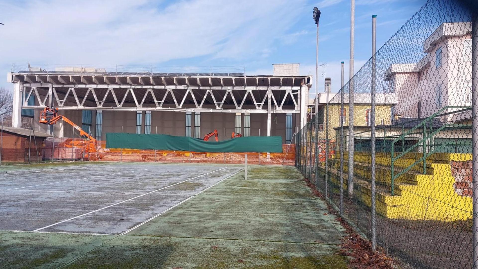 Bulldozers on the gym, controversy breaks out in Casalromano Breaking