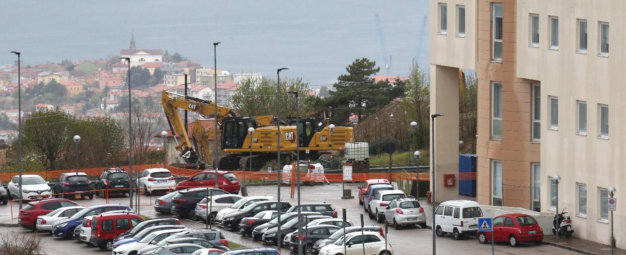 Nuovo Parcheggio Per Dipendenti Dell ospedale Ruspe In Azione A 