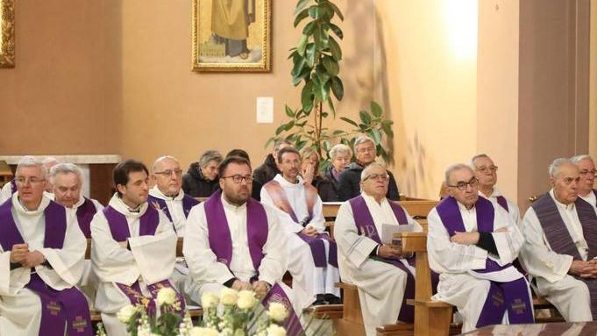 L ultimo Saluto Della Citt A Don Luigi Tavano Il Piccolo