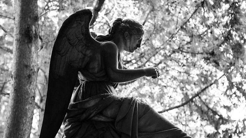Gli angeli del cimitero di Staglieno in una raccolta fotografica - Il